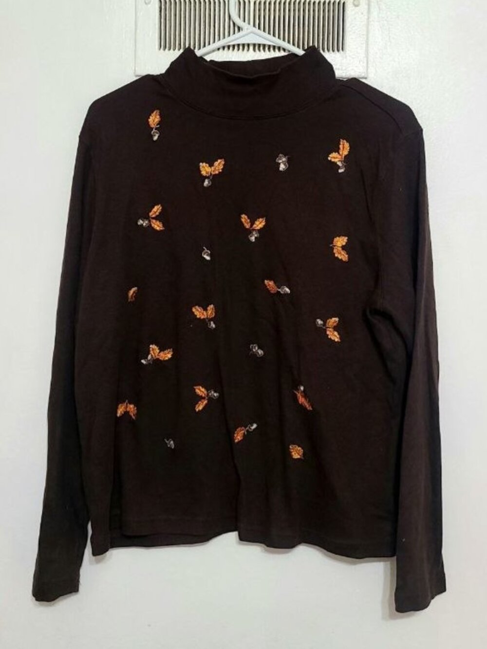 Embroidered Turtleneck – PL